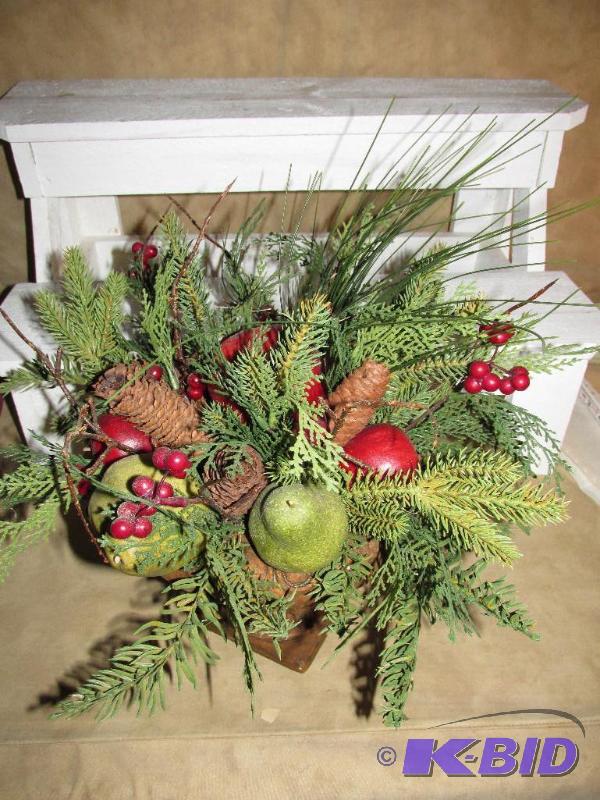 lot 197 image: Beautiful WOODSY Arrangement