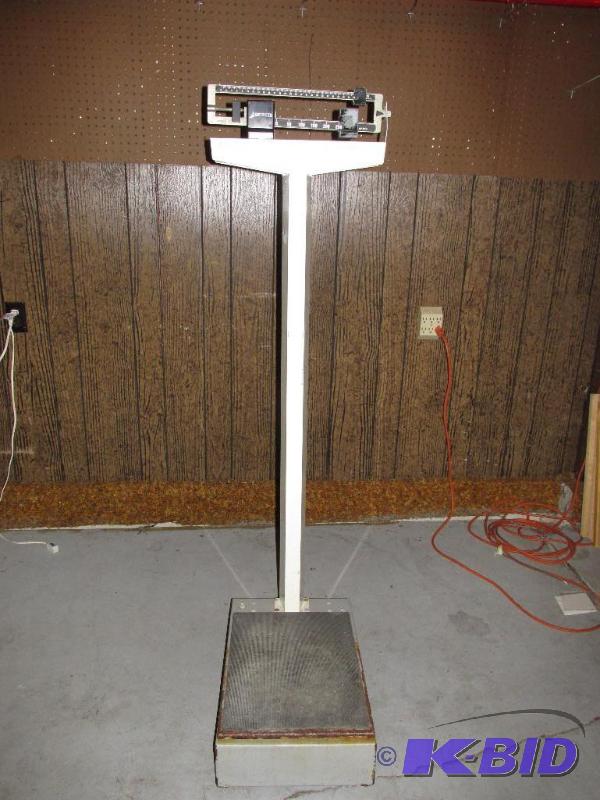 lot 214 image: LARGE Standing Doctor - Type SCALES