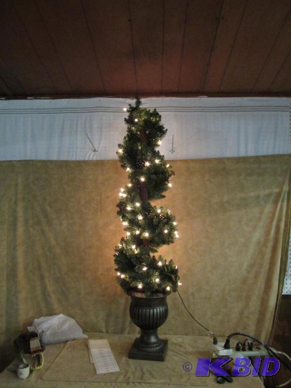 lot 222 image: Potted Artificial Tree with Lights
