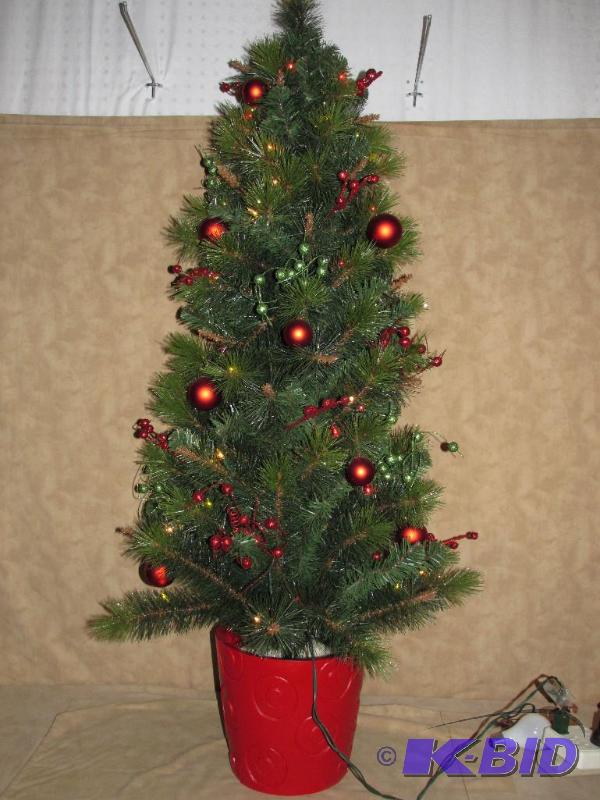 lot 223 image: Potted Artificial Tree with Lights