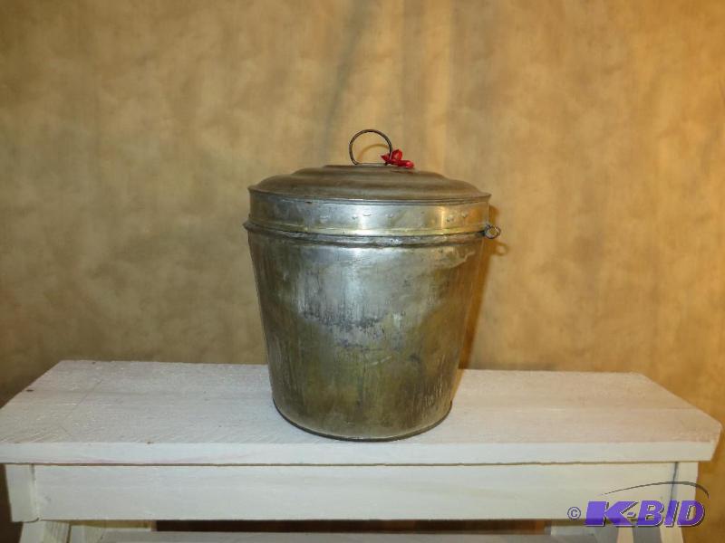 lot 24 image: VINTAGE - PUDDING BAKER - Large