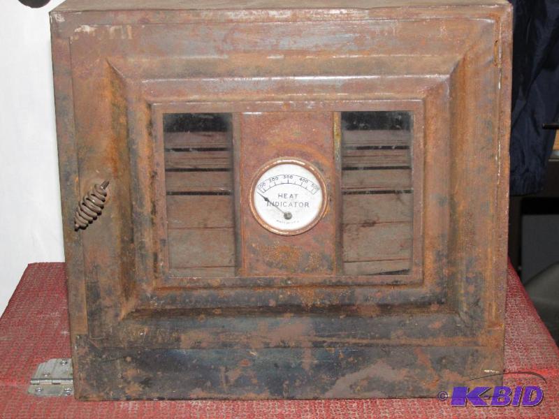 lot 246 image: CAMPING STOVE