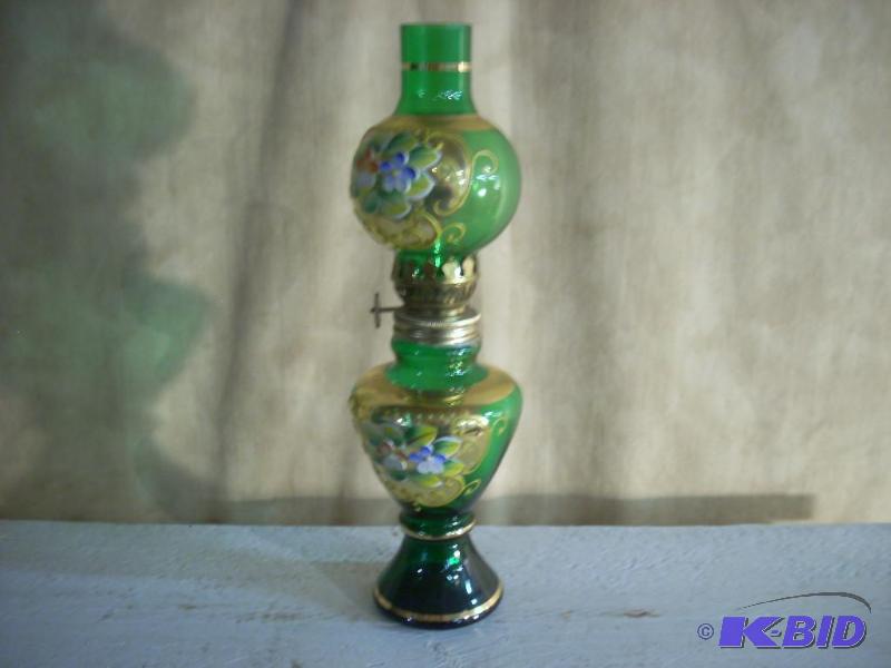 lot 280 image: BEAUTIFUL -- Vintage -- Small Oil Lamp