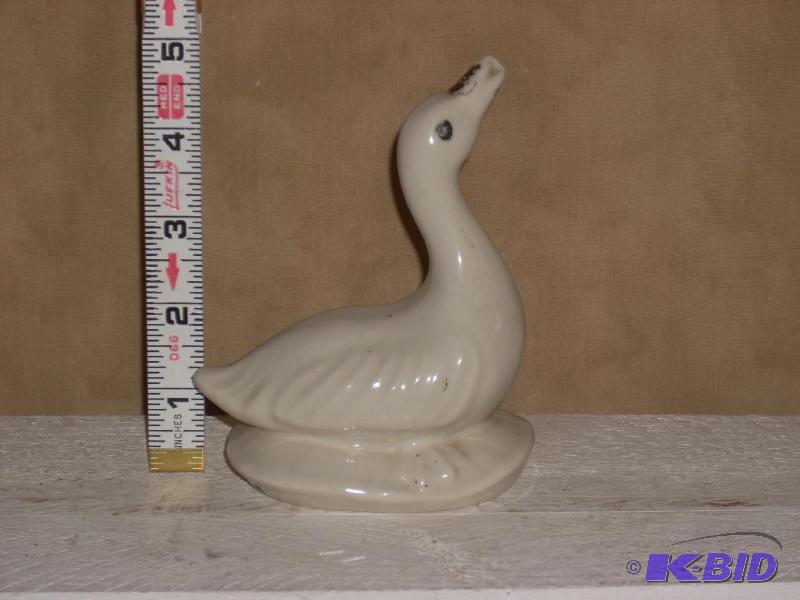 lot 285 image: Vintage Ceramic Duck