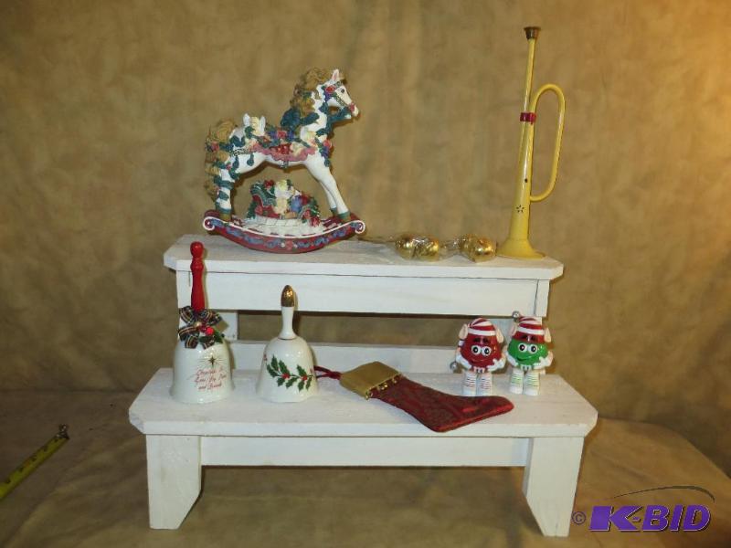 lot 37 image: Nice Lot of (mostly) MUSICAL Christmas items