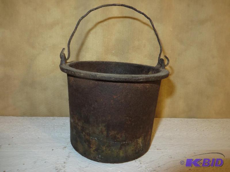 lot 43 image: Cast Iron Smelting Pot