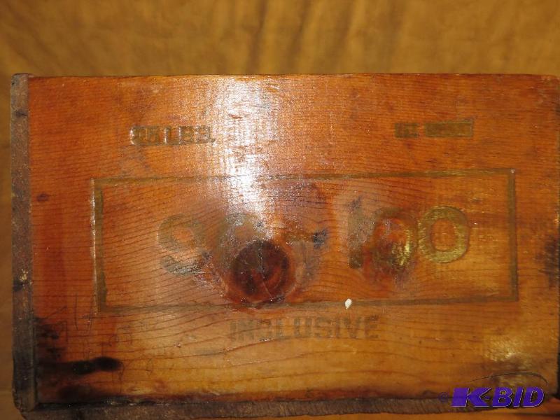 lot 48 image: Vintage Wooden Box