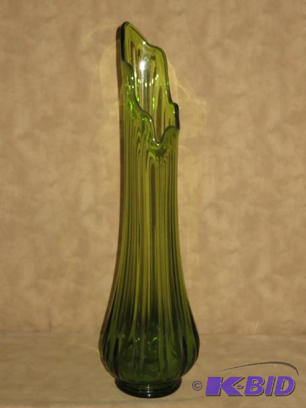 lot 7 image: TALL Green Glass Vase - 1960s