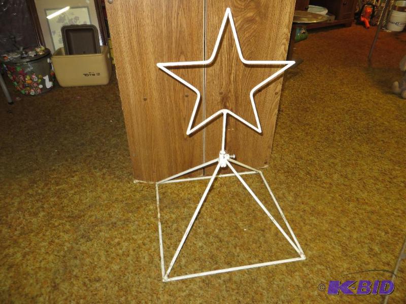 lot 72 image: Metal Rod Star.