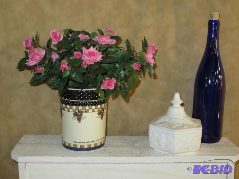 lot 89 image: Collection of Home Decor Items