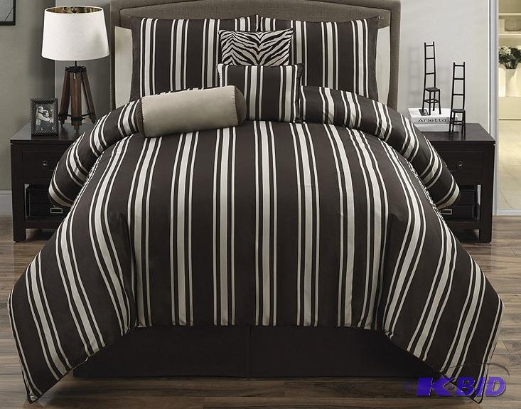 lot 29 image: McLeland Design 7pc Comforter Set