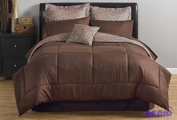 lot 34 image: MyHome Microfiber Queen Comforter