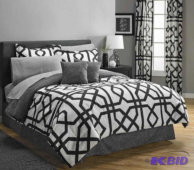 lot 38 image: Triad 20pc Bedroom Set - Queen