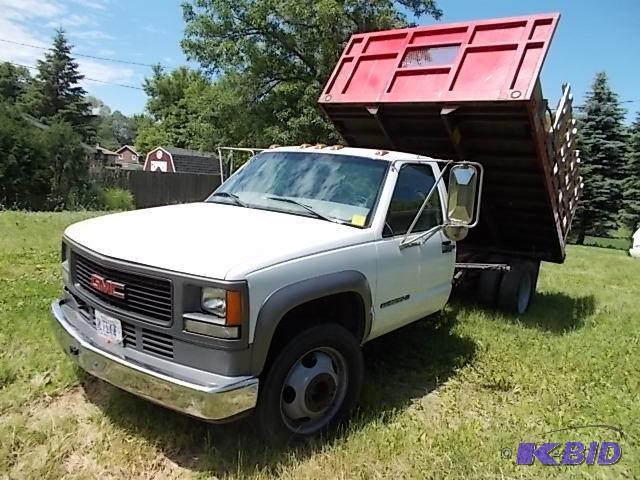 lot 2 image: Year 2001 Make GMC 3500 H.D. Model Sierra ...