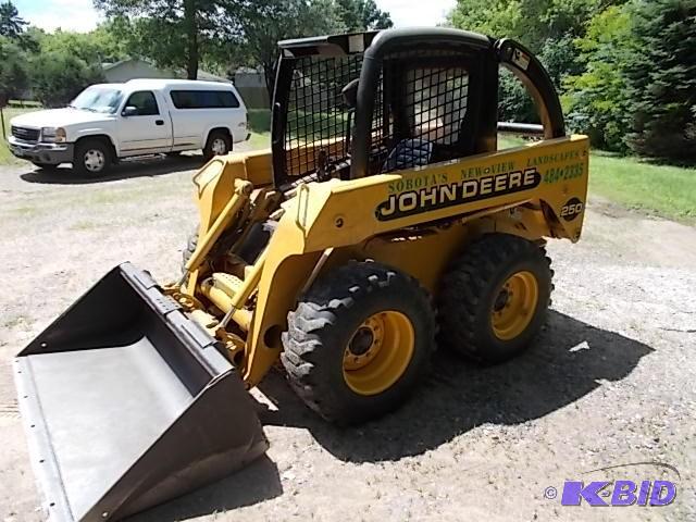 lot 3 image: 2001 John Deere 250 Skid Loader, 60 hp, 3 Cyl...