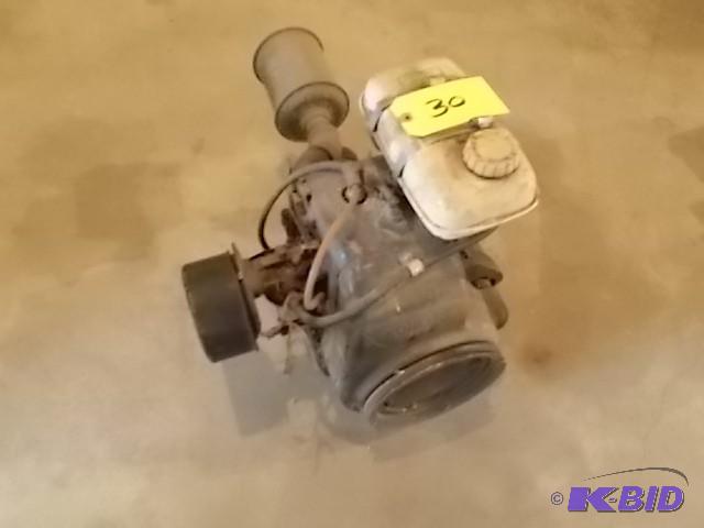 lot 30 image: Leaf Vacuum, Worked When Last Used...