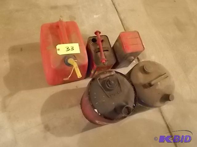 lot 33 image: (4) Gas Cans & Gas Tank...
