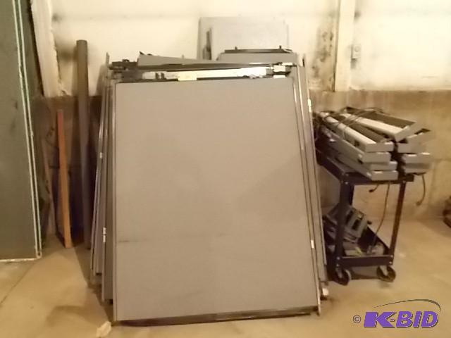 lot 34 image: Asstd Steelcase Cubicle Walls & Parts, I...