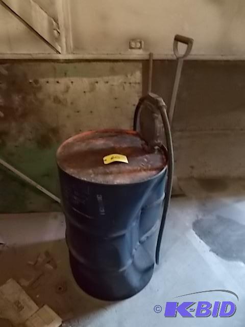 lot 60 image: Barrel Pump with Barrel (with Low Level of Oi...