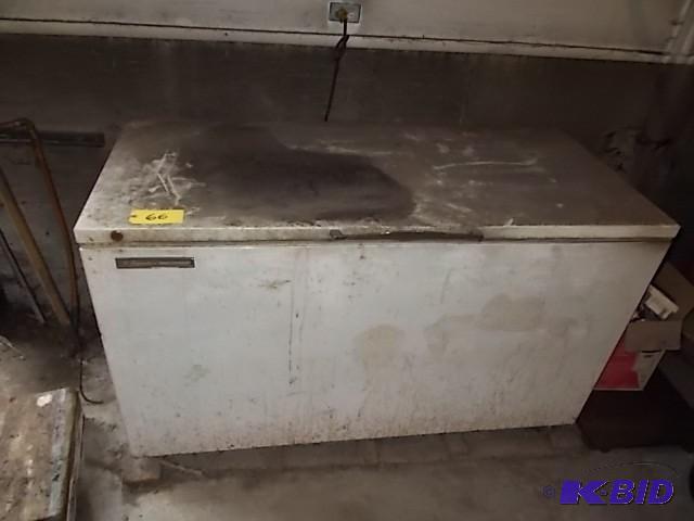 lot 66 image: Signature Chest Freezer, 23 Cu. Ft. Works, wi...