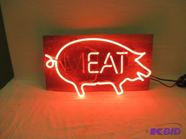 Neon pig-Famous Daves