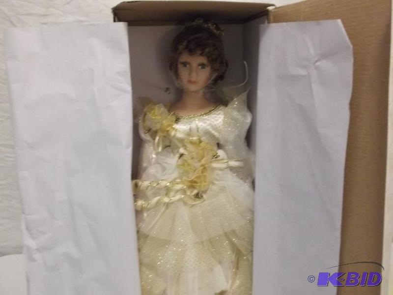 Beautiful Porcelain hand painted Shimmering A...