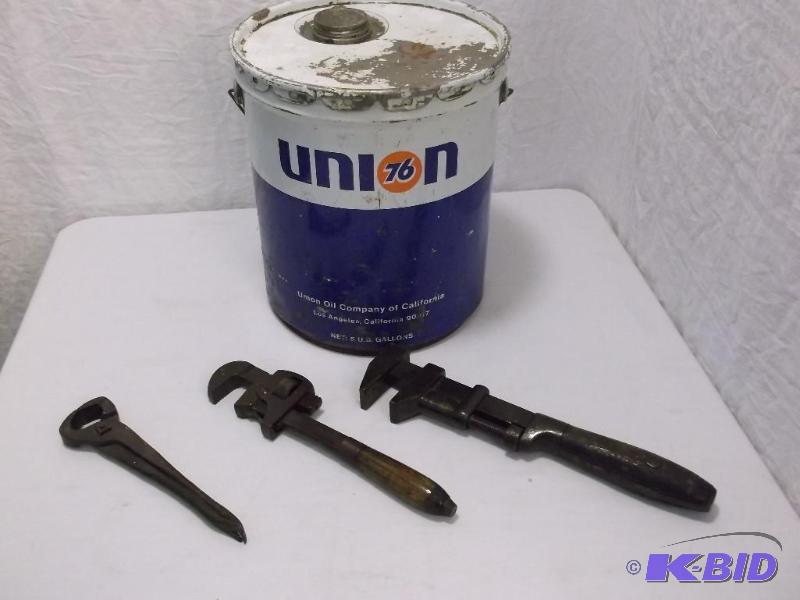 Nice lot with Vintage Union 76 Tractor hydrau...