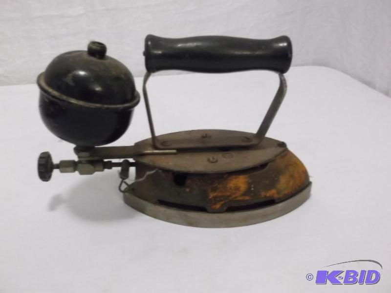 Antique Iron with steamer has a little rust b...