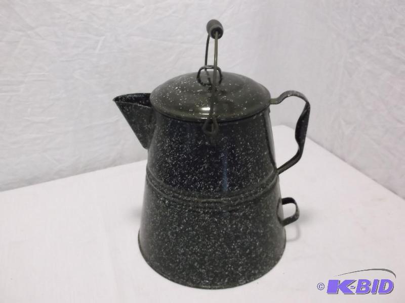Large vintage Enameled Coffee Pot measuring 1...
