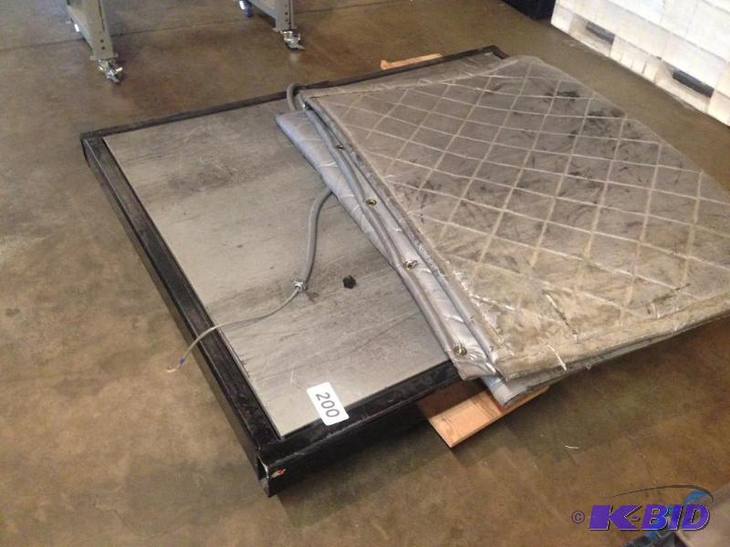 lot 200 image: Matrix scale platform. No indicator or other ...