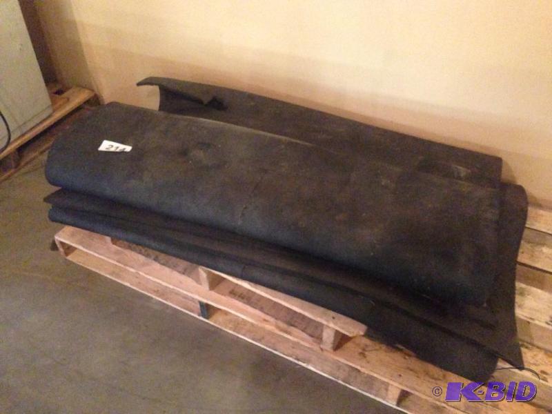 lot 214 image: Lot of thick foam pad....