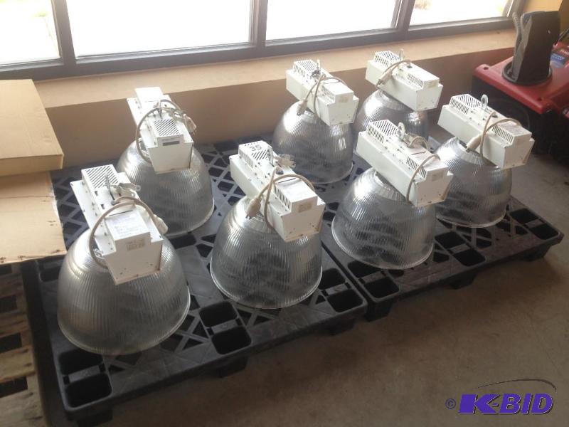 lot 35 image: Lot of 7 120v warehouse lights....