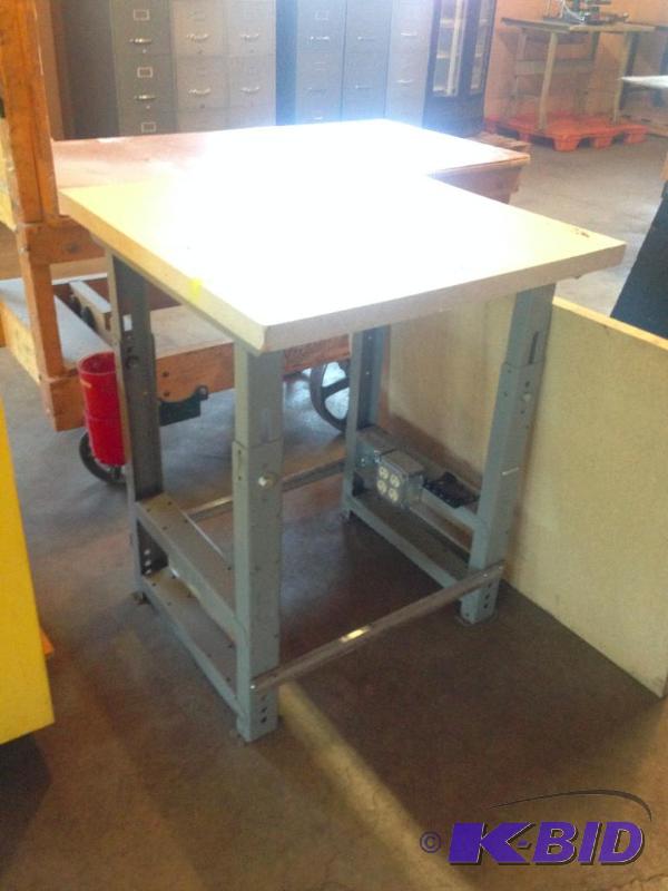 lot 76 image: Square work bench....