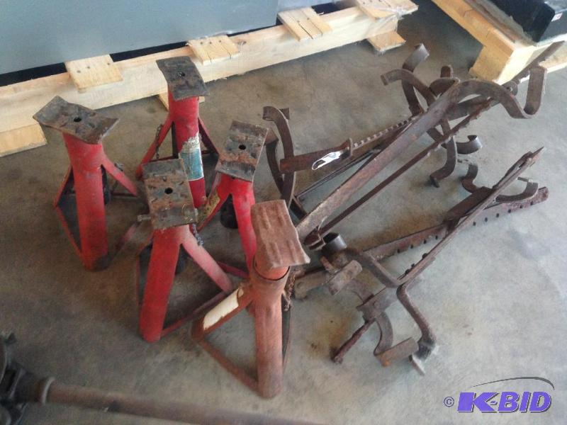 lot 80 image: Misc lot of metal tools including jack stands...