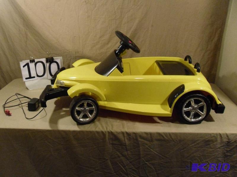 lot 100 image: Hello Kitty Yellow Vintage &quotPowerwheel&q...