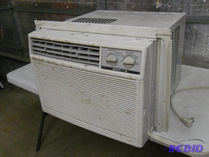 lot 109 image: Air Conditioner