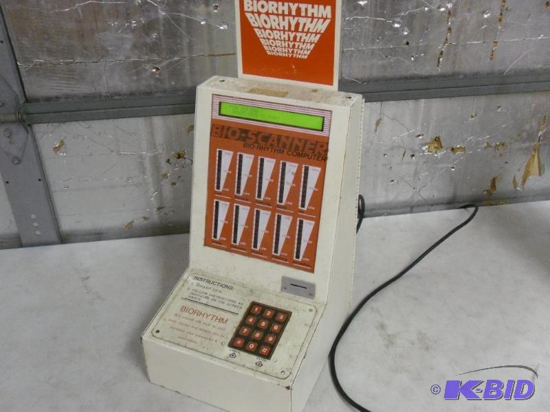 lot 113 image: Vintage Coin op novelty machine. &quotBiorhy...