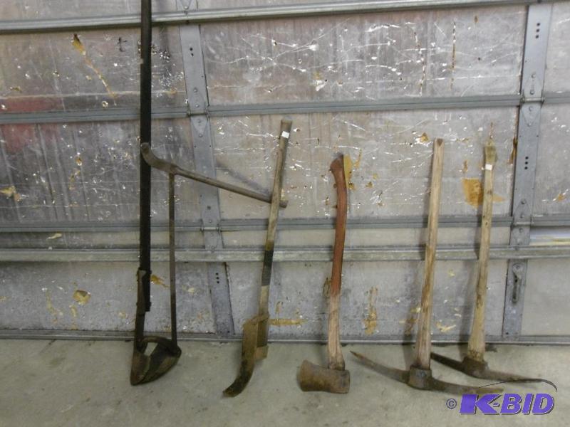 lot 121 image: 5 long handled items. Pick axes, post hole di...