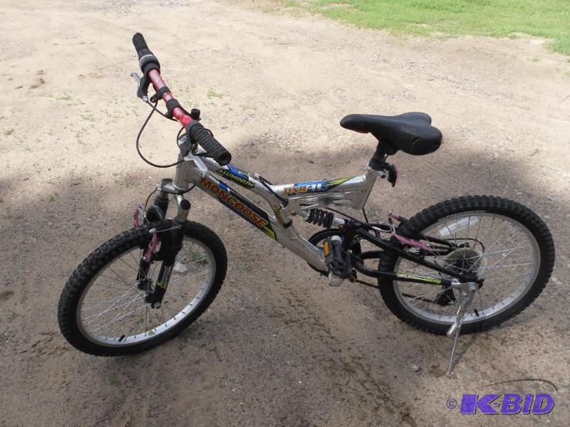 lot 127 image: 20" Mongoose bike. Aluminum frame. Brake...