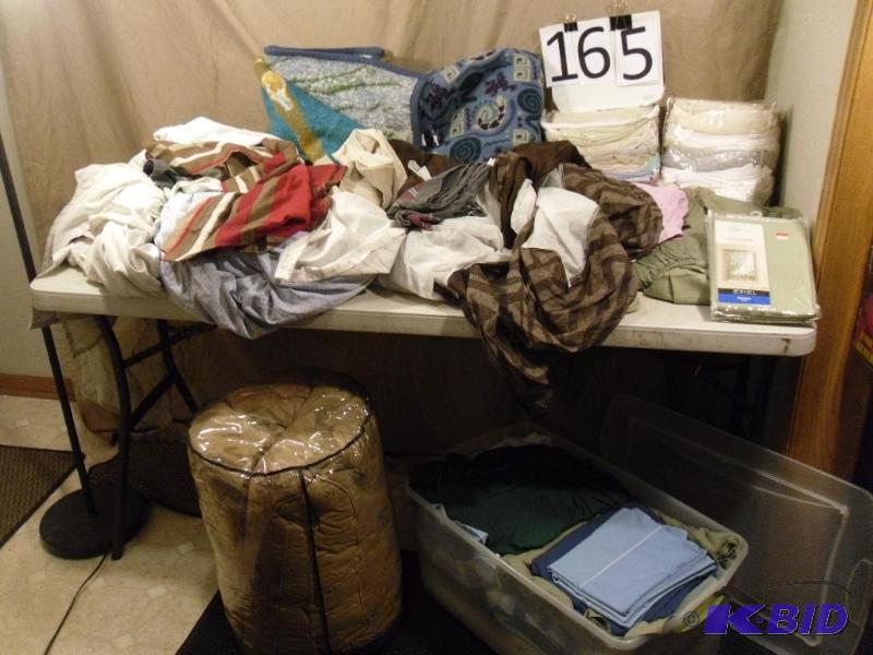 lot 165 image: Large Lot of Assorted Sheets, Pillowcases, Bl...