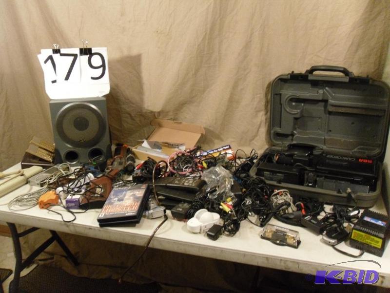 lot 179 image: Lot of Assorted Electronics. Kicker 100 AMP C...