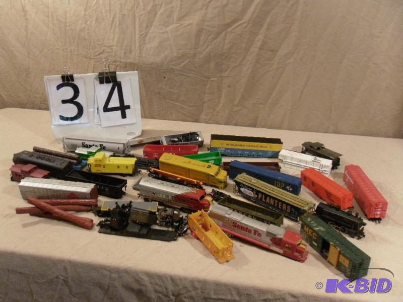 lot 34 image: Lot of Assorted HO Scale Cars, Locomotive, Ca...