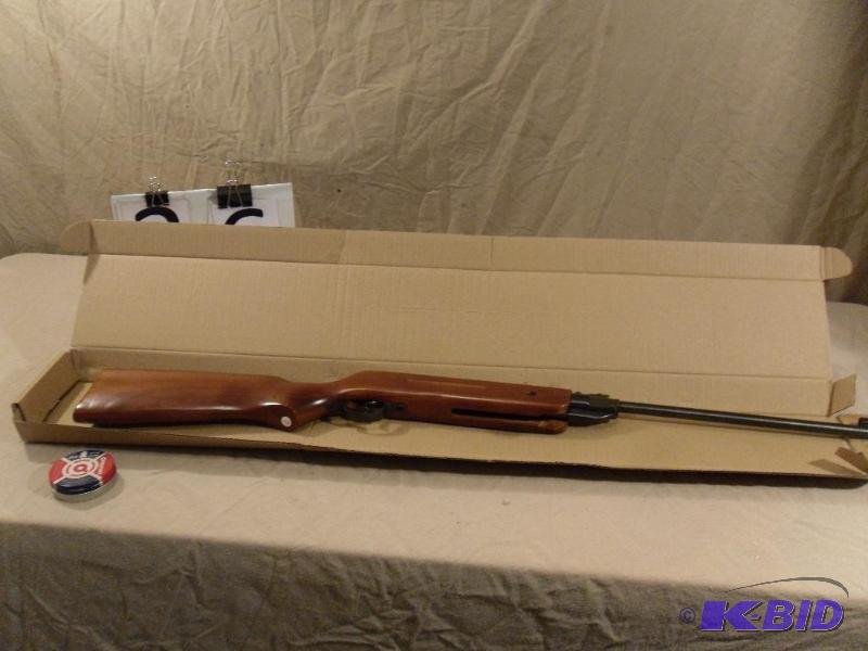 lot 36 image: B1-1 Air Rifle. Break Barrel. Open box. ...