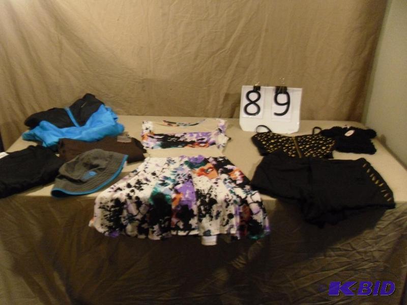 lot 89 image: NEW Womens Clothing. Size Medium. Capris size...
