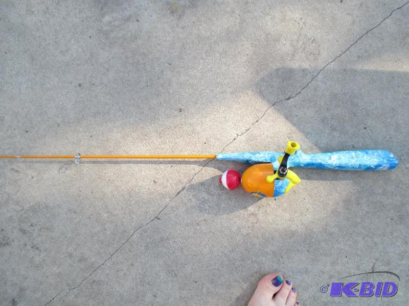 lot 122 image: sponge bob fishing pole for kids...