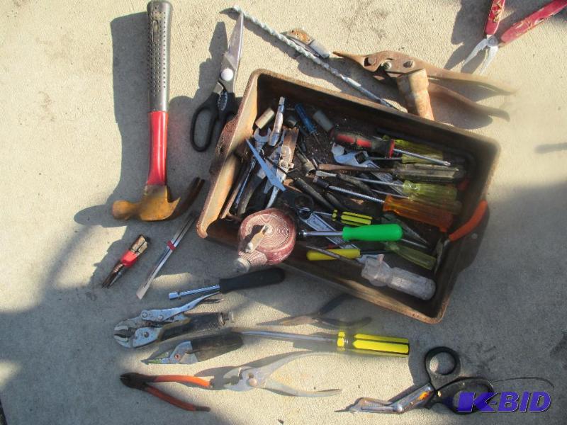 lot 136 image: assorted tools screwdrivers ect....