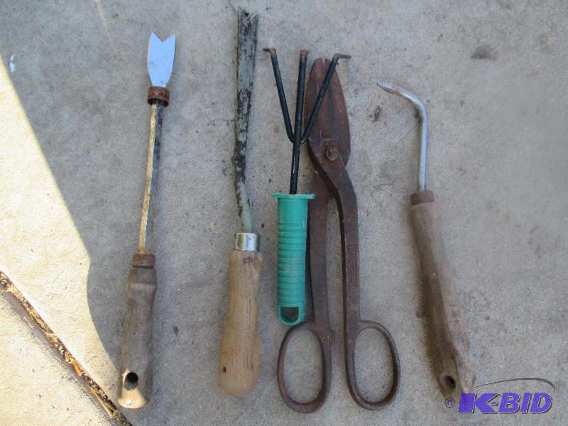 lot 150 image: assorted gardening tools...