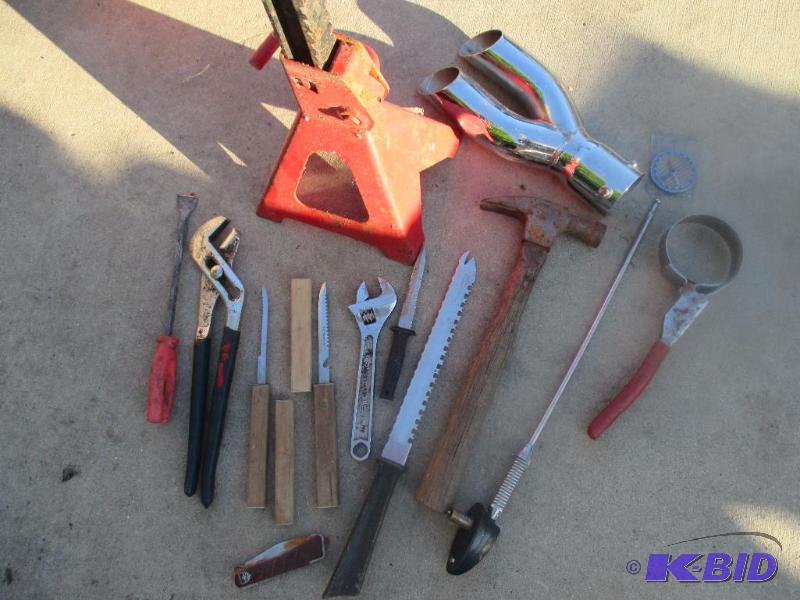 lot 151 image: car stand, knifes, antenae, and assorted tool...