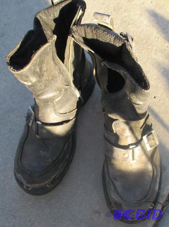 lot 152 image: harley davidson boots, size 9 and half, need...