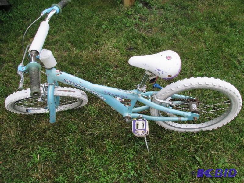 lot 16 image: Girls medium bike Schwinn Starlet needs work...
